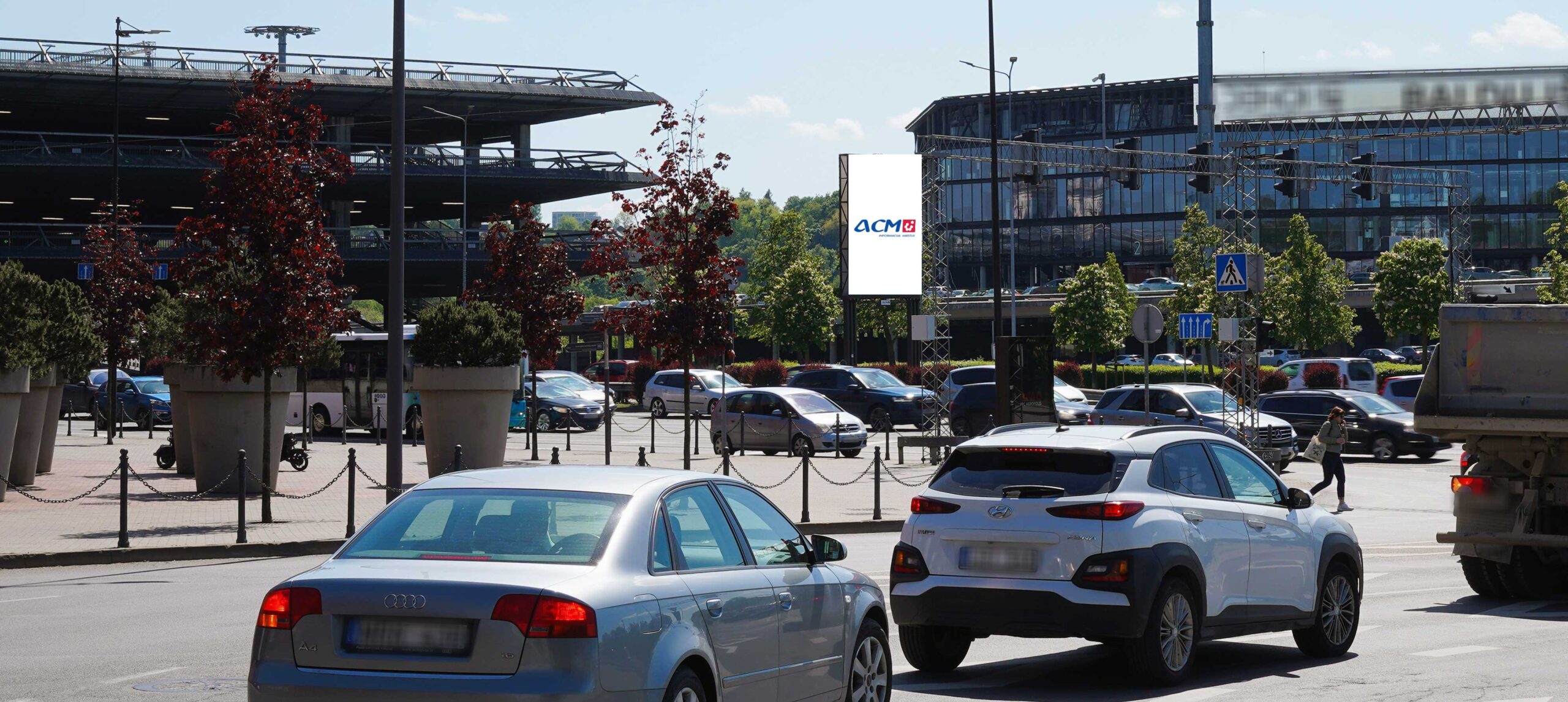 ACM kintamojo vaizdo ekranas Akropolis, Karaliaus Mindaugo pr., prie prekybos ir pramogų centro Akropolis