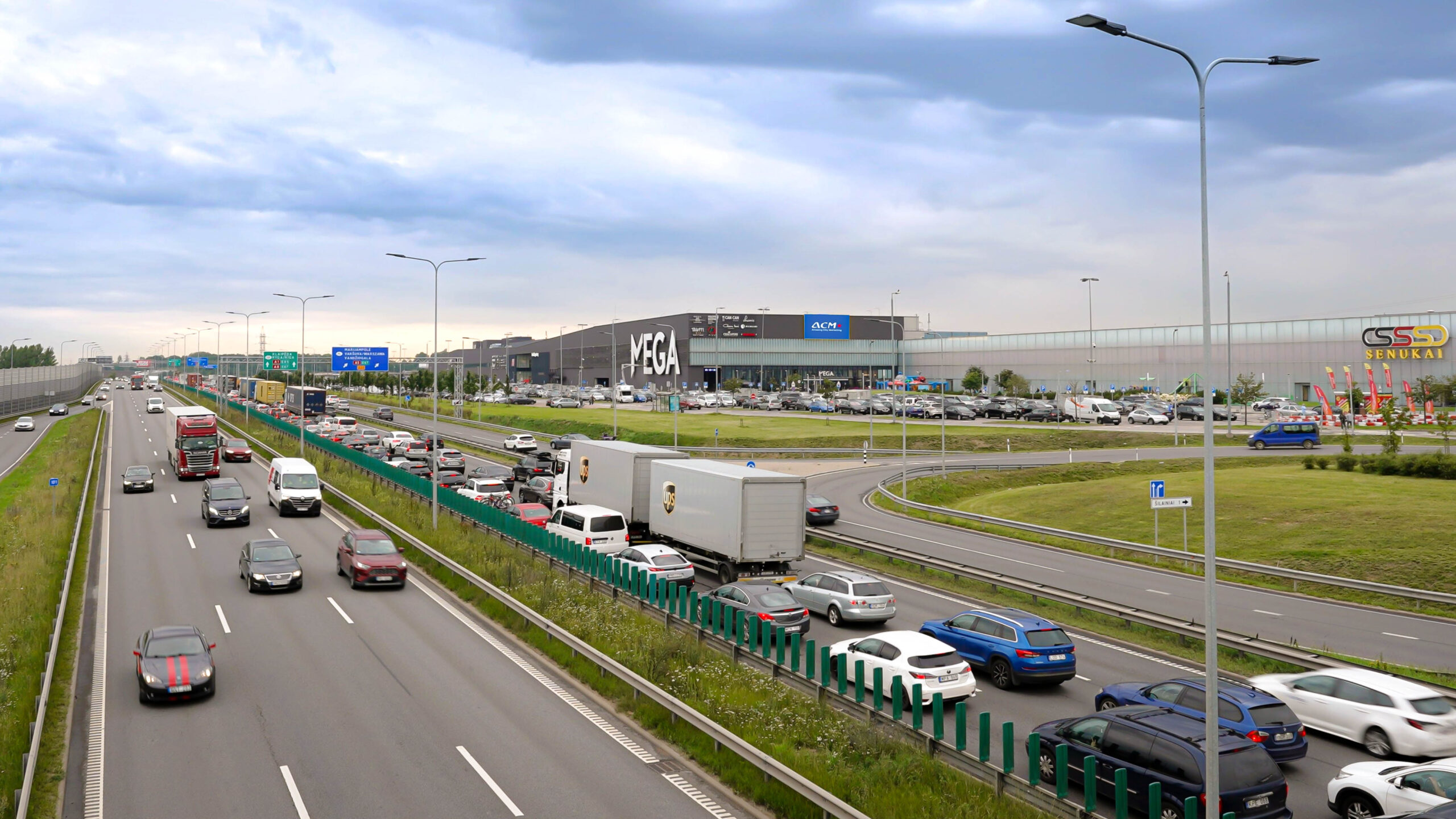 ACM kintamojo vaizdo ekranas MEGA, Kaune, Islandijos pl. 32, ant PPC MEGA fasado